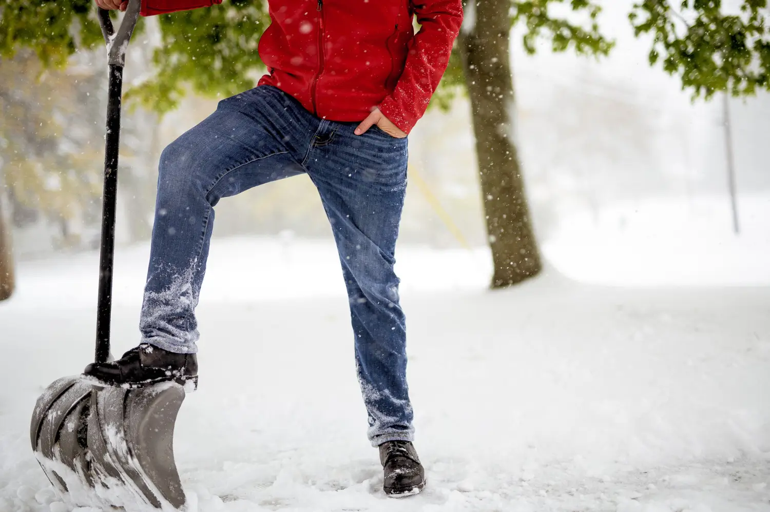 Choosing the best snow shovel: Stay safe and efficient this winter