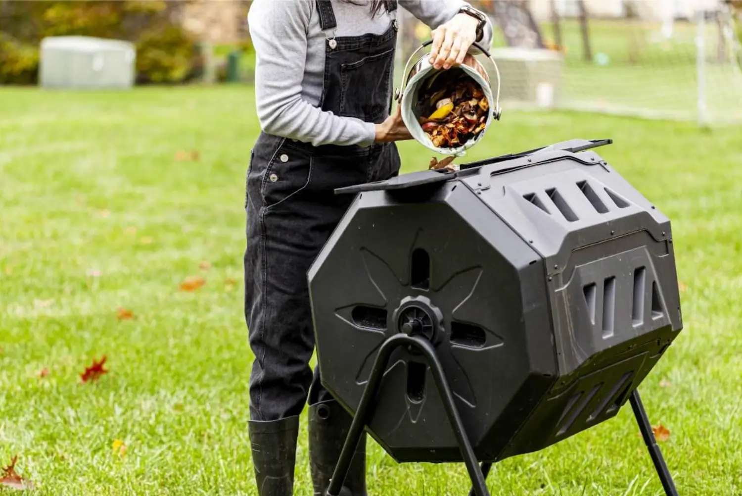 Compost Tumblers Made Simple: Speed Up Garden Composting at Home