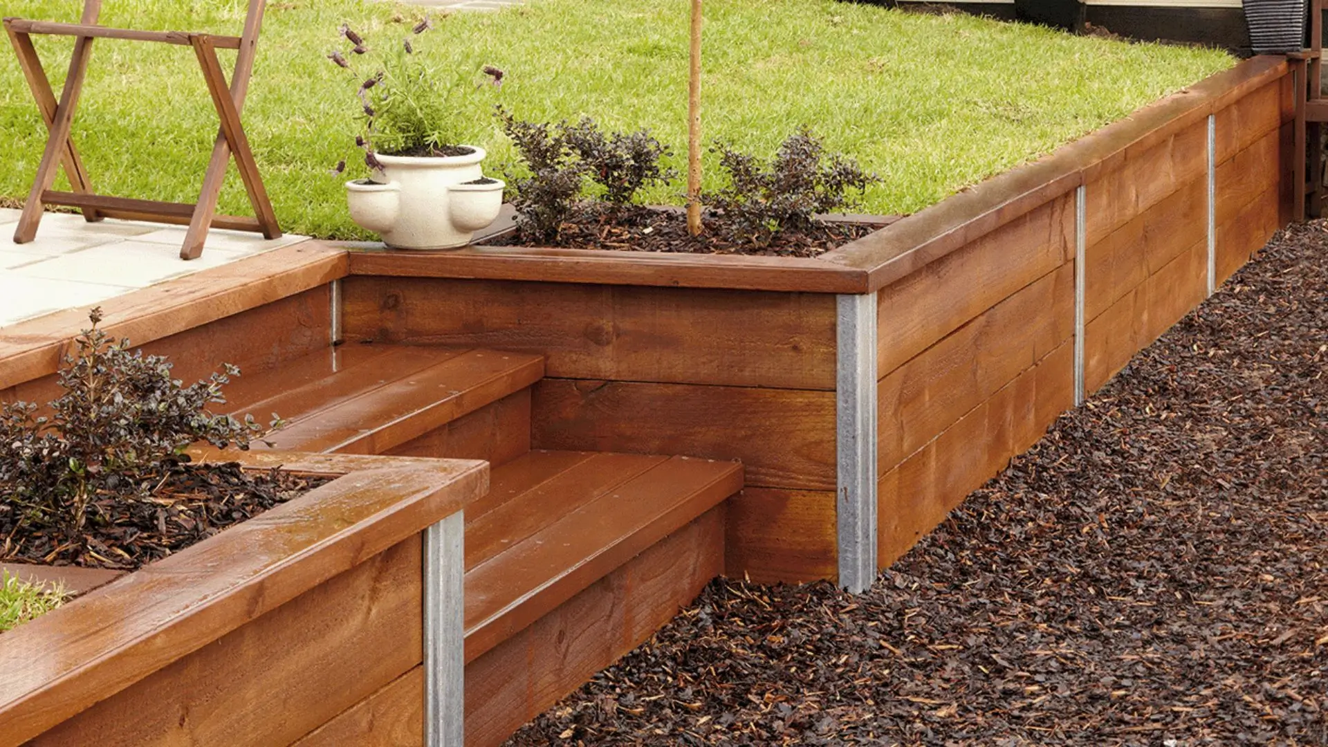 Building a wood retaining wall: Ideas and step-by-step guide Building a wood retaining wall: Ideas and step-by-step guide