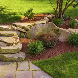 110% Landscaping LLC logo