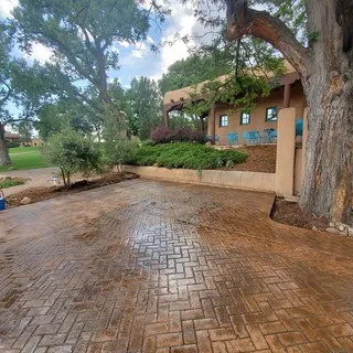AM Paving & Konkrete llc logo