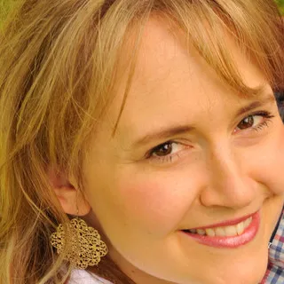 Amber L. Armstrong logo