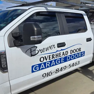 Brewer Overhead Door logo