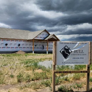Bull Construction logo