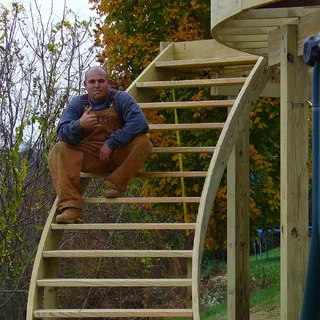 Custom Decks & Carpentry LLC logo