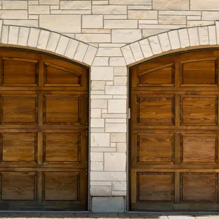 Custom Garage Doors Ltd. logo