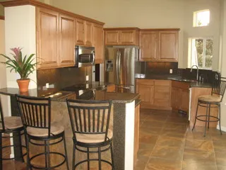 DeLeon Custom Homes LLC logo