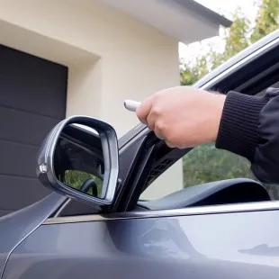 Garage Door Man logo