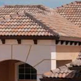 Hilo Roofing Services logo