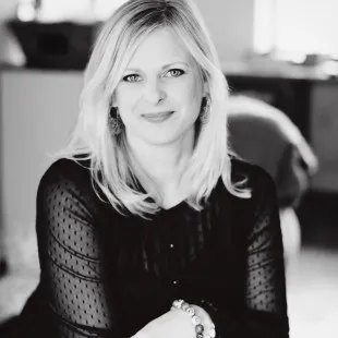 Jennifer Hendrickson Interiors logo