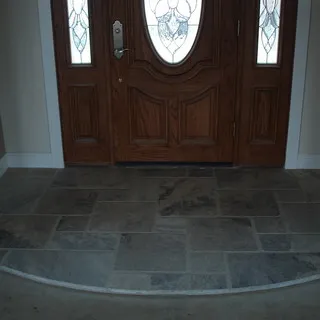 Lipperts Carpet One logo