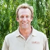 Living Oaks Landscaping logo
