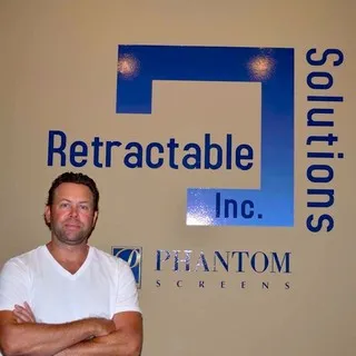 Phantom Retractable Screens logo