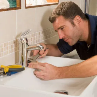 Red's Plumbing logo