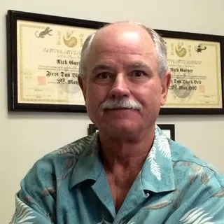 Rick Garner Designer logo