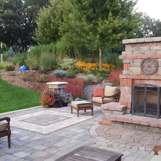 River City Lawnscape Inc logo