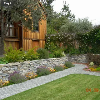 Sastre's Landscaping logo
