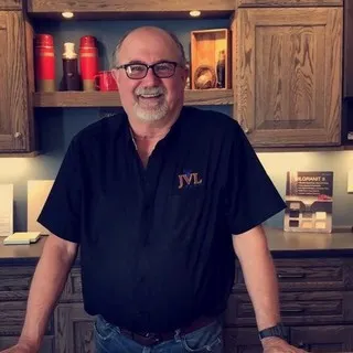 Supreme Kitchens logo