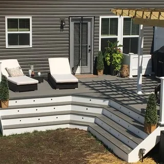 Varner Custom Decks and Remodeling logo