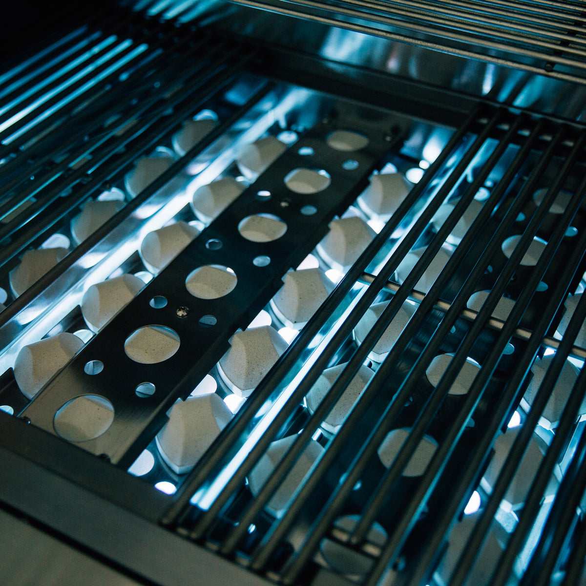 Sizzler Pro 32" 4-Burner W/Rear Infrared Burner Grill | SIZPRO40-NG
