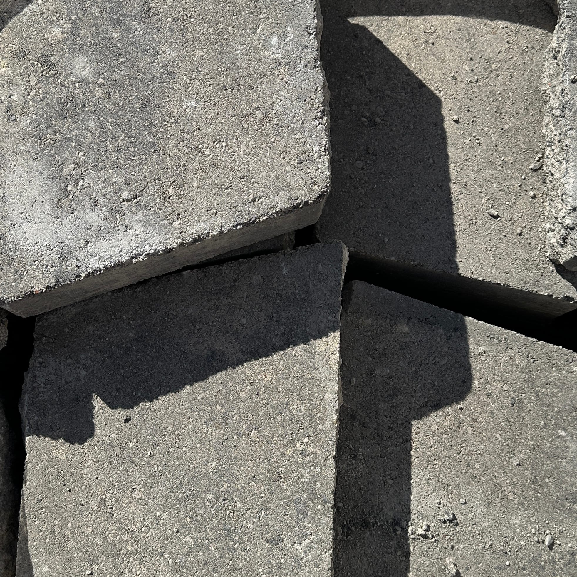 3" x 18" Rectangular Lueders Gray Universal Anchor Diamond 9D Legacy Retaining Wall Cap | BEL16203573