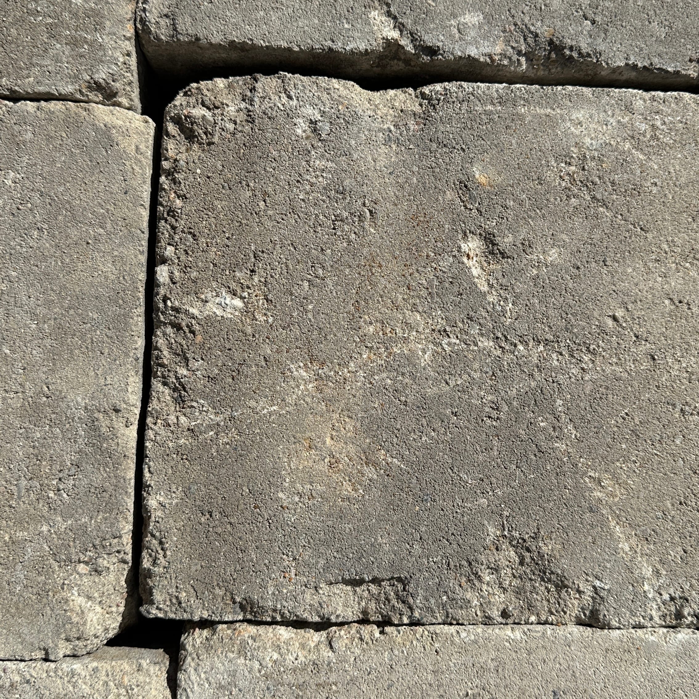 12" x 8" x 4" Rectangular Danville Beige Free-Standing Universal Weston Stone Heritage Retaining Wall | BEL16250381