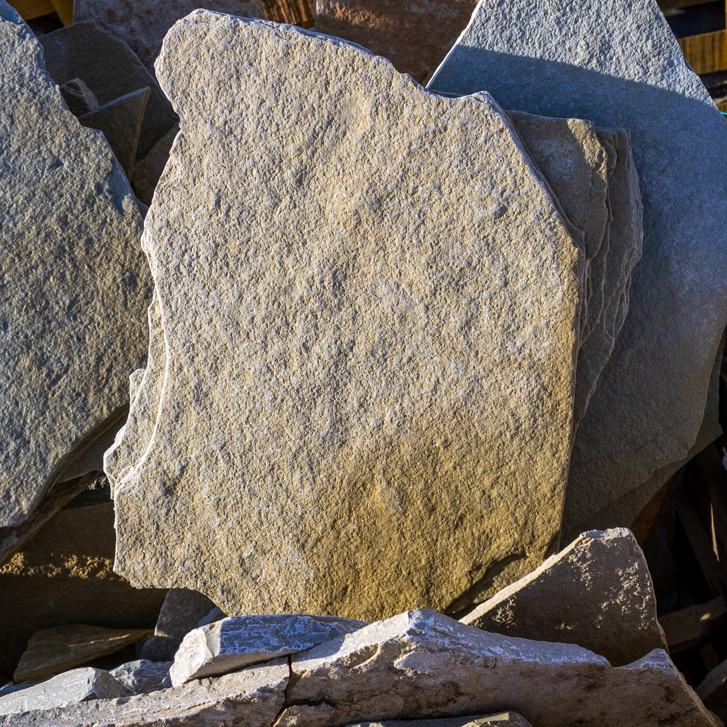 ANTIQUE YELLOW - FLAGSTONE 1" - PER TON (S)
