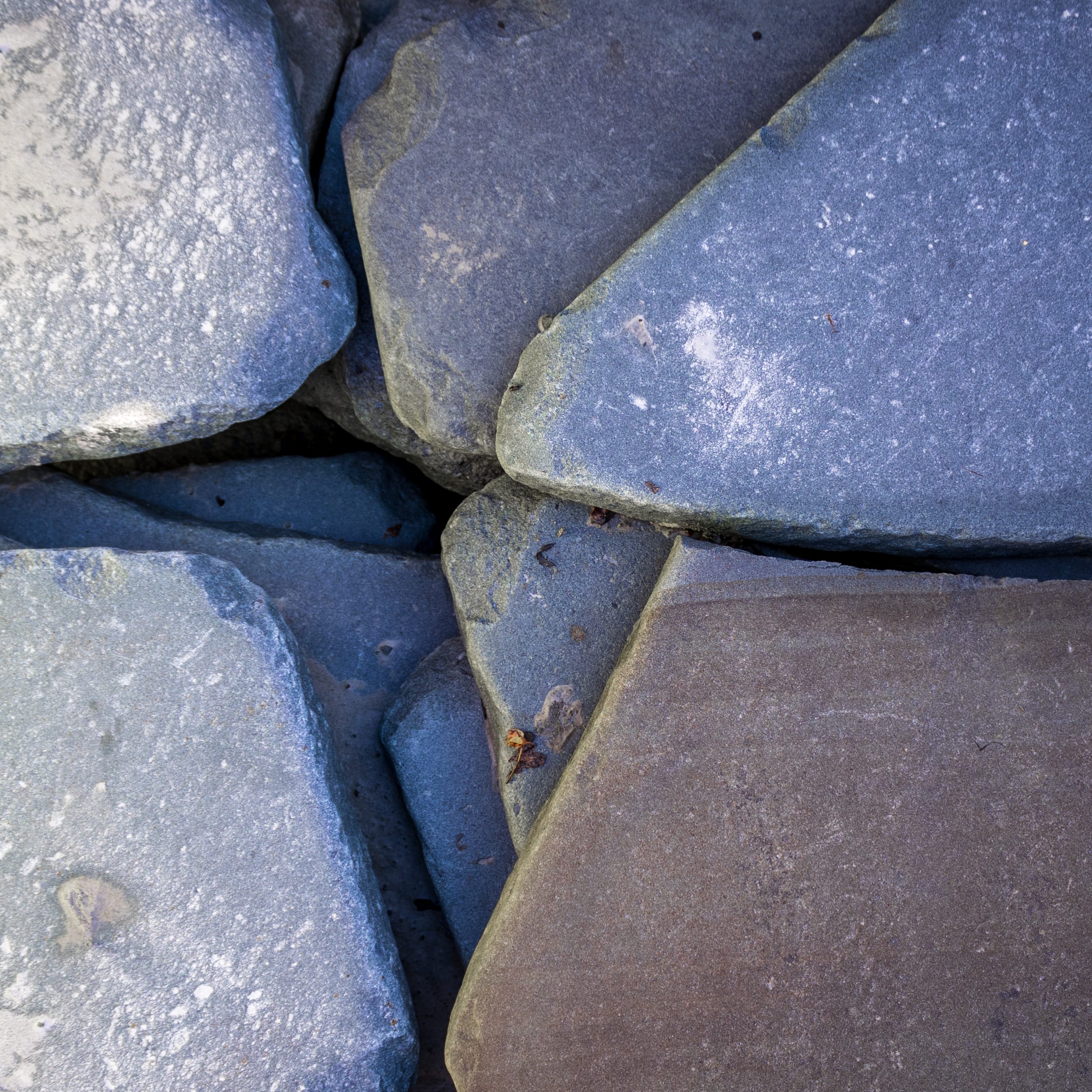 BLUESTONE - FULL COLOR - RUSTIC TUMBLED - LARGE