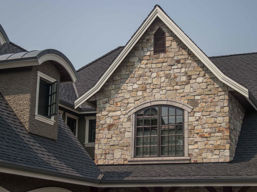 COUNTRY COTTAGE - LEDGESTONE - 4" PLUS - THIN VENEER - CORNERS - (KV)
