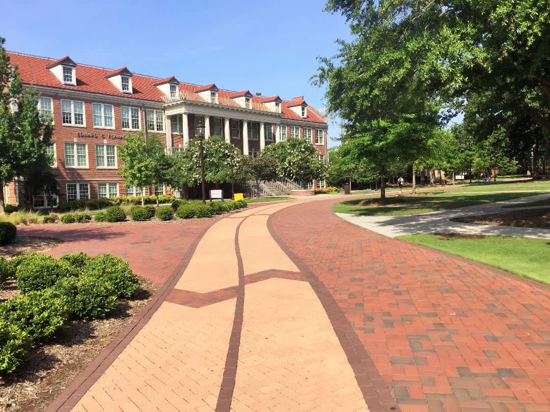 PH ENGLISH EDGE FULL RANGE PAVER HD 4" X 8" X 2-1/4" 495 EA/ CUBE 99 EA/ BAND 110 SF/ CUBE STANDARD