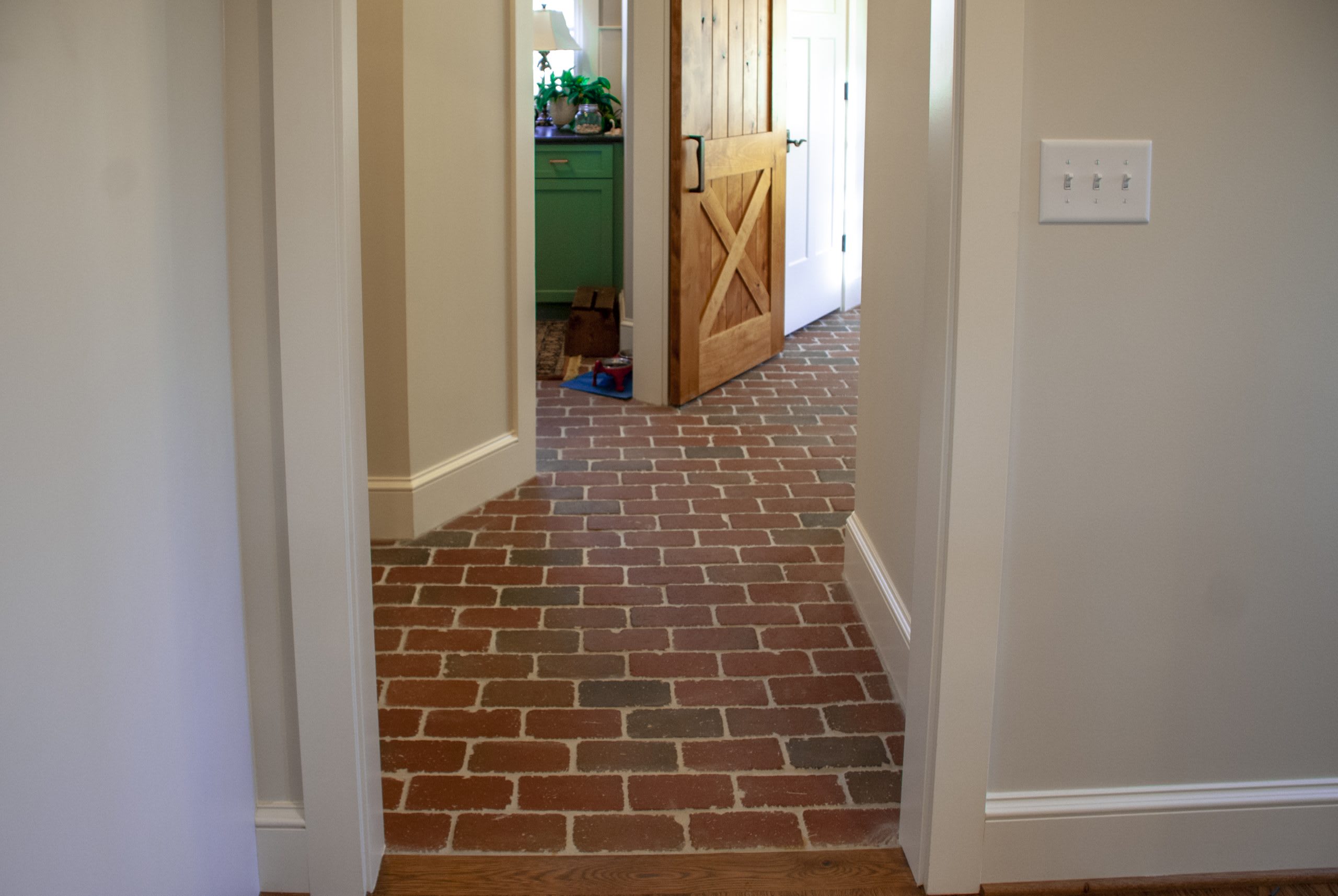 PH RUMBLED FULL RANGE PAVER 4" X 8" X 2-1/4" 470 EA/ CUBE 94 EA/ BAND 104 SF/ CUBE STANDARD