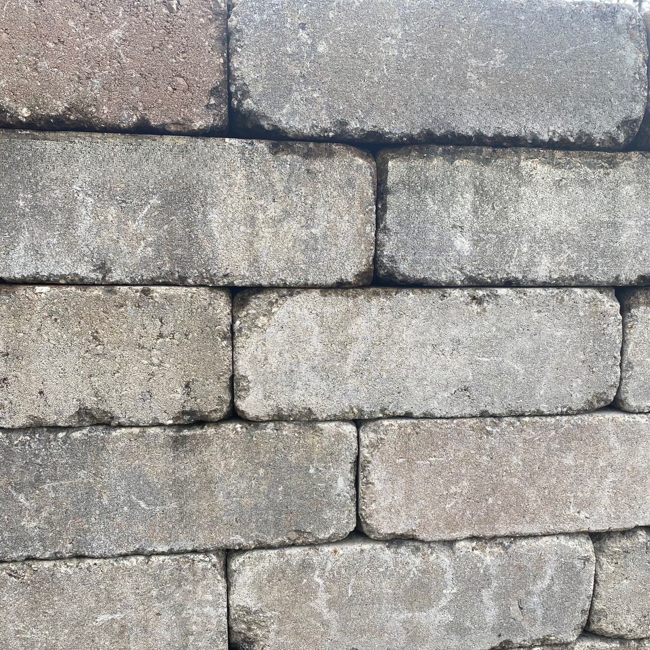 Unilock Brussels Dims Standard Sierra 108 Ea /Pallet | BD-STD-SR