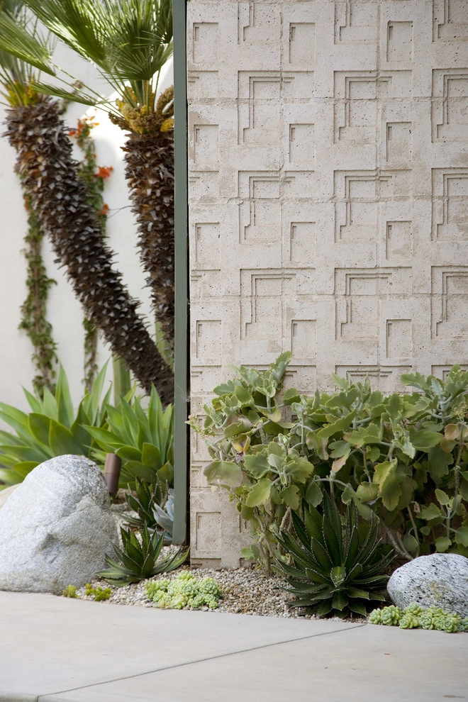 Mid-Century Modern; An Ode to Frey by Gabriela Yariv Landscape Design - Photo 15