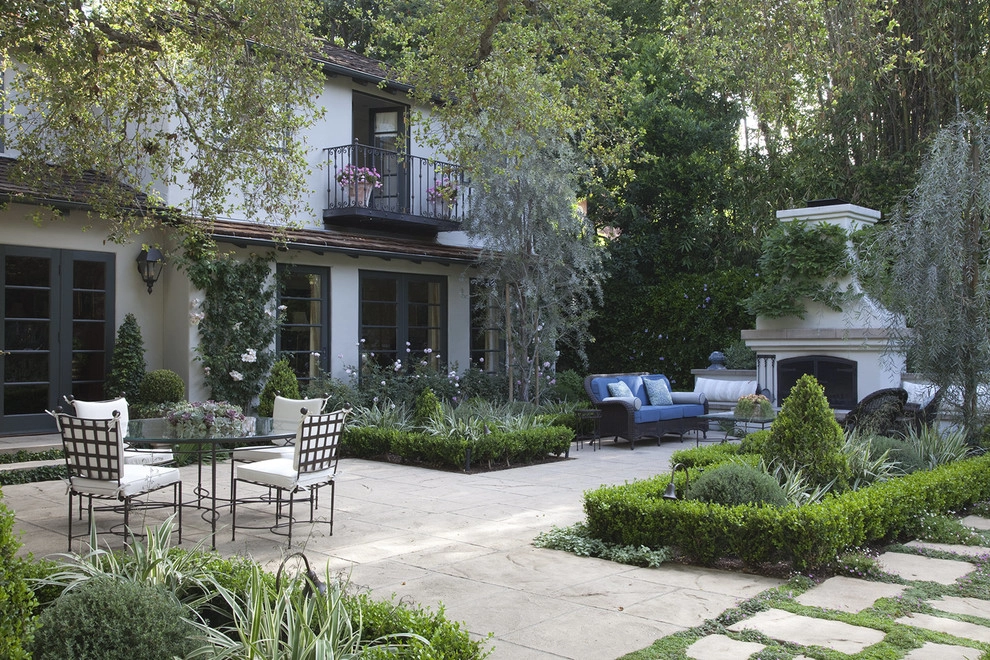 English Traditional by Gabriela Yariv Landscape Design - Photo 14