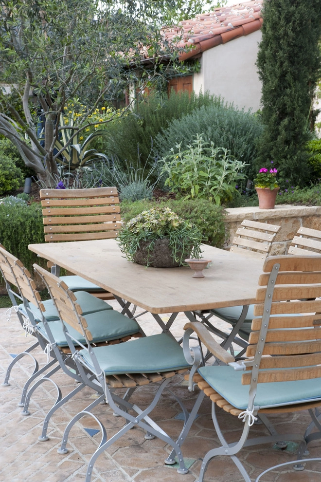 South Bay Provençal by Gabriela Yariv Landscape Design - Photo 2