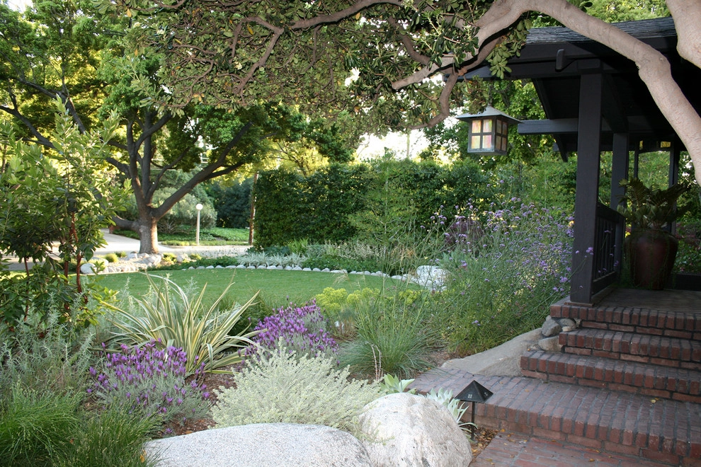 Greene & Greene Craftsman by Gabriela Yariv Landscape Design - Photo 2