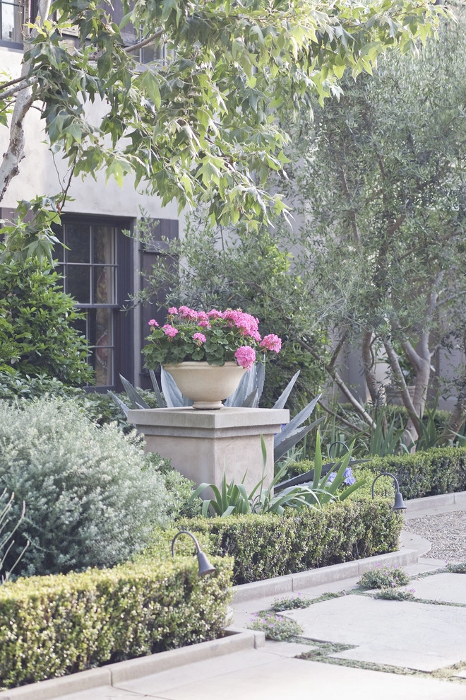 Sylvanus Marston Mediterranean by Gabriela Yariv Landscape Design - Photo 3