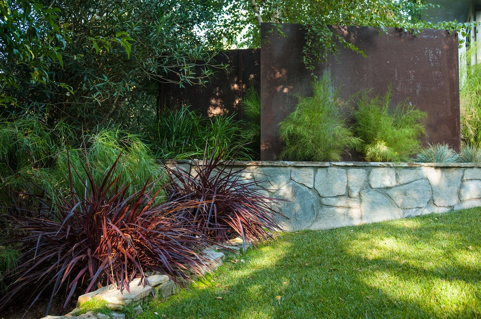 Woodland Contemporary by Gabriela Yariv Landscape Design - Photo 2