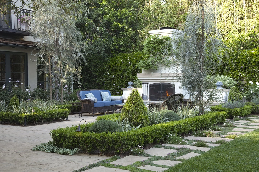 English Traditional by Gabriela Yariv Landscape Design - Photo 11