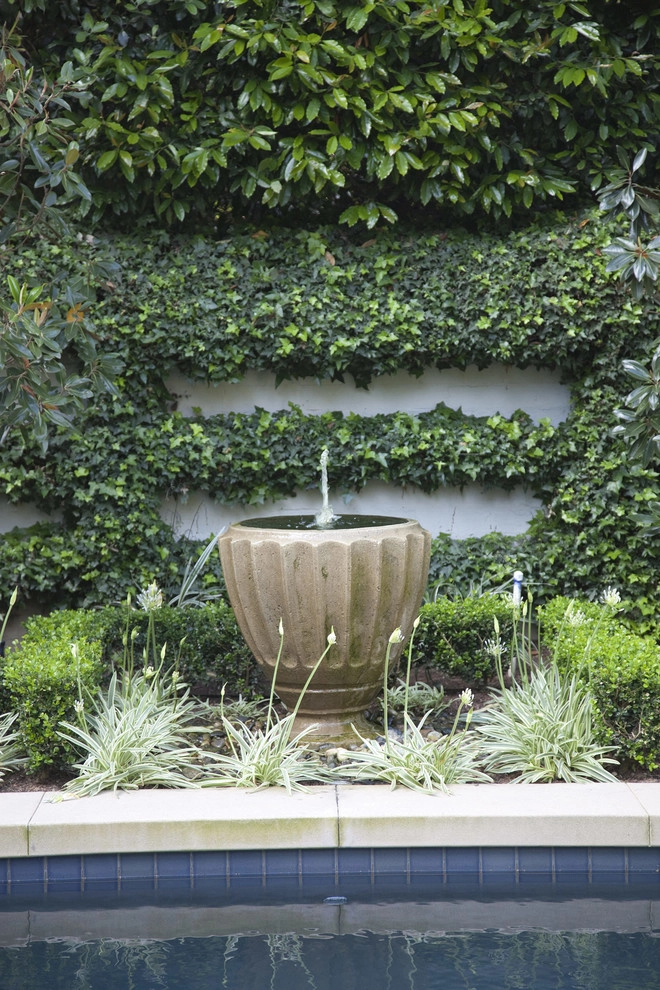 English Traditional by Gabriela Yariv Landscape Design - Photo 5