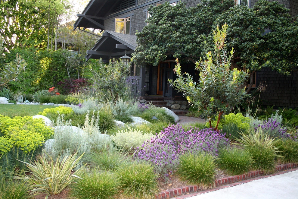 Greene & Greene Craftsman by Gabriela Yariv Landscape Design - Photo 3