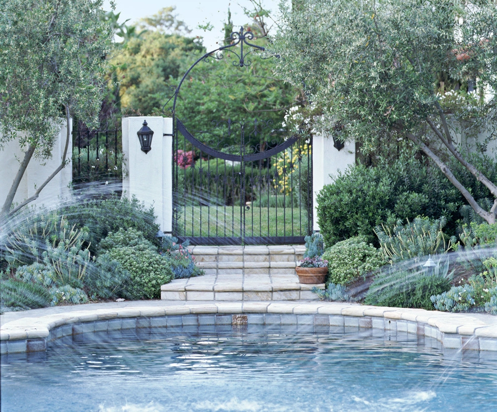 Spanish Colonial Revival Estate by Gabriela Yariv Landscape Design - Photo 2