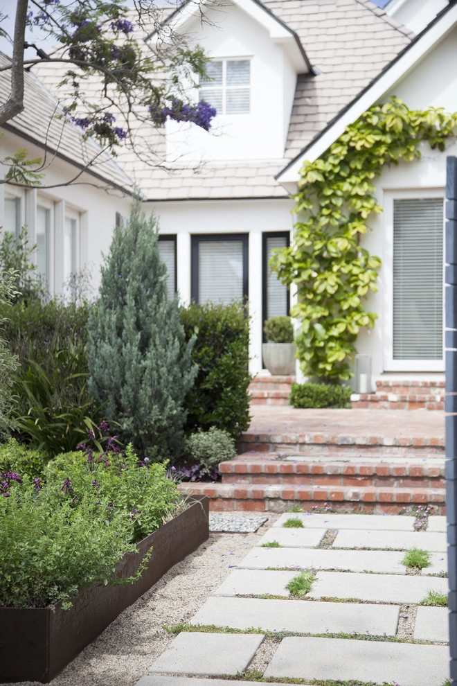 Small-Space Garden, Santa Monica by Gabriela Yariv Landscape Design - Photo 4