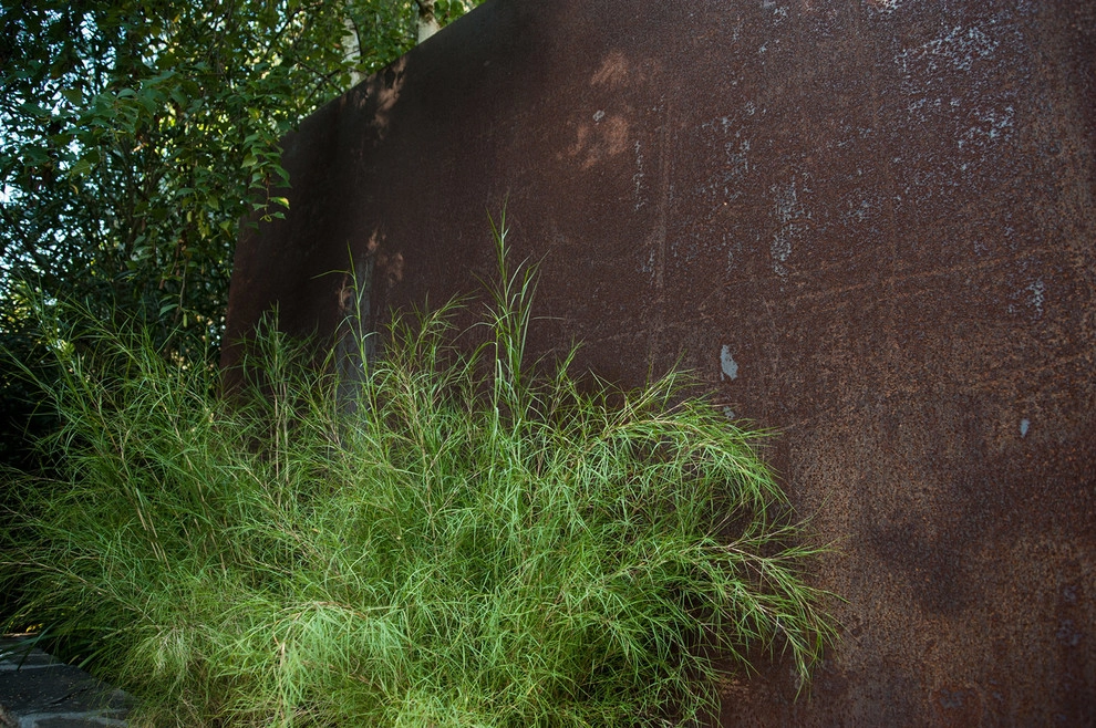 Woodland Contemporary by Gabriela Yariv Landscape Design - Photo 5
