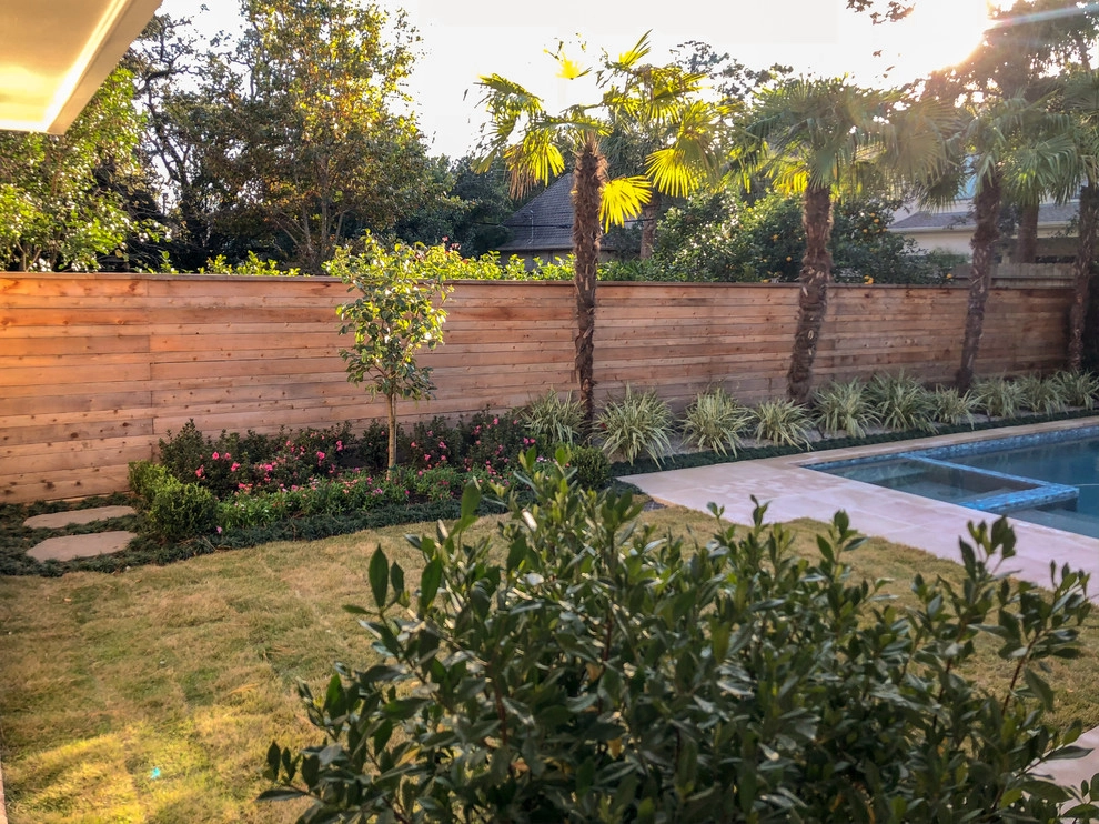 Contemporary Pool and Garden by Gail Hartz & Associates - Photo 2
