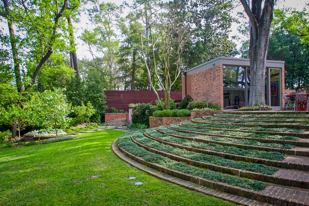 Modern Outdoor Living by Gail Hartz & Associates - Photo 6