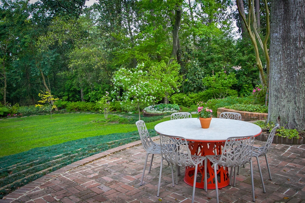 Modern Outdoor Living by Gail Hartz & Associates - Photo 9