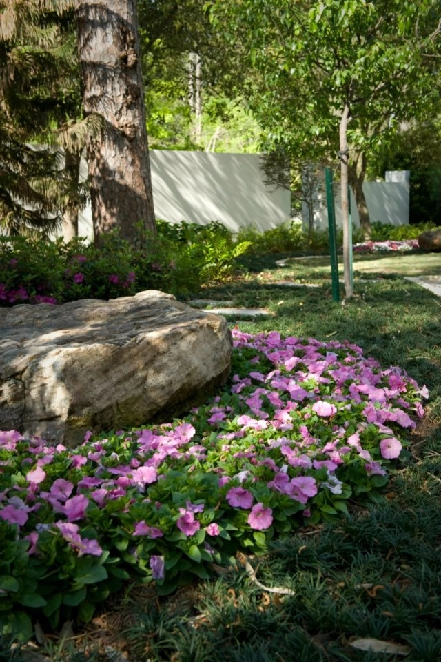 Traditional Garden by Gail Hartz & Associates - Photo 2