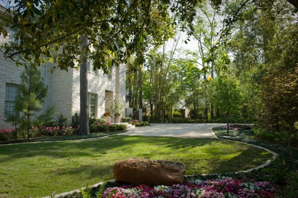 Traditional Garden by Gail Hartz & Associates - Photo 5