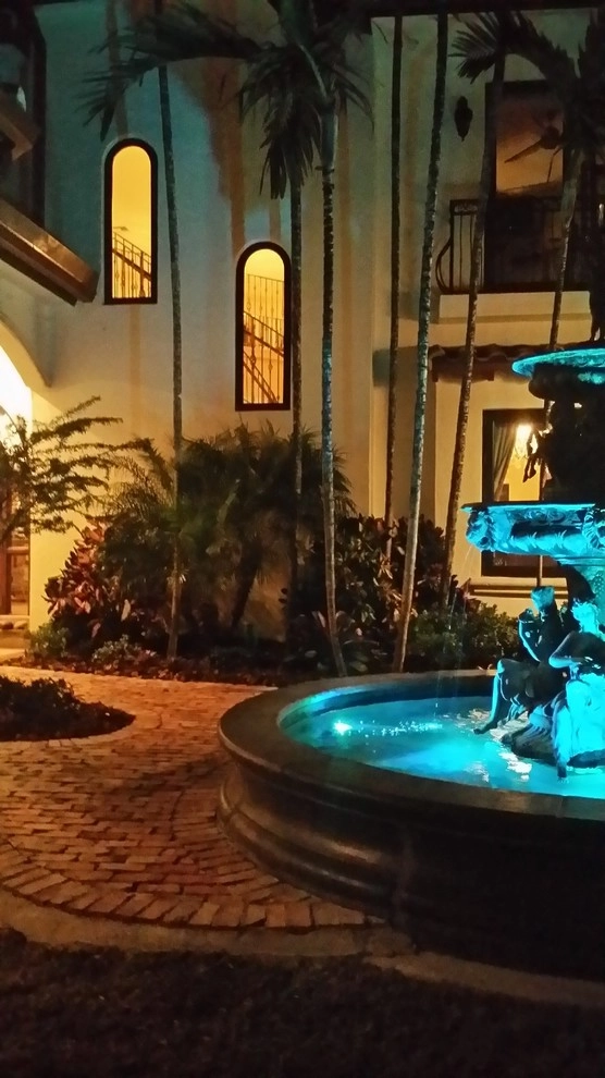 Elegant Entry Courtyard by Gardening Angel - Photo 3